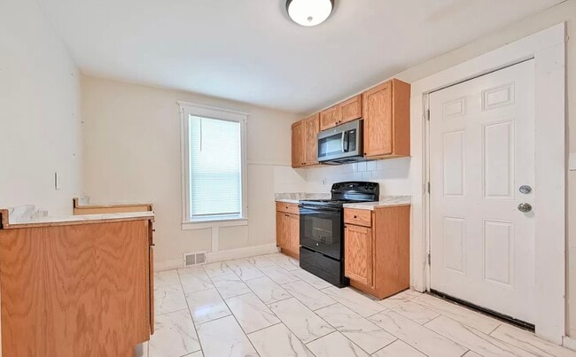 Building Photo - 606 Pine St Rental