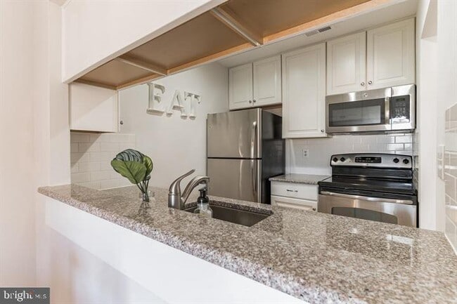 Photo - 1020 N Stafford St Unidad 408