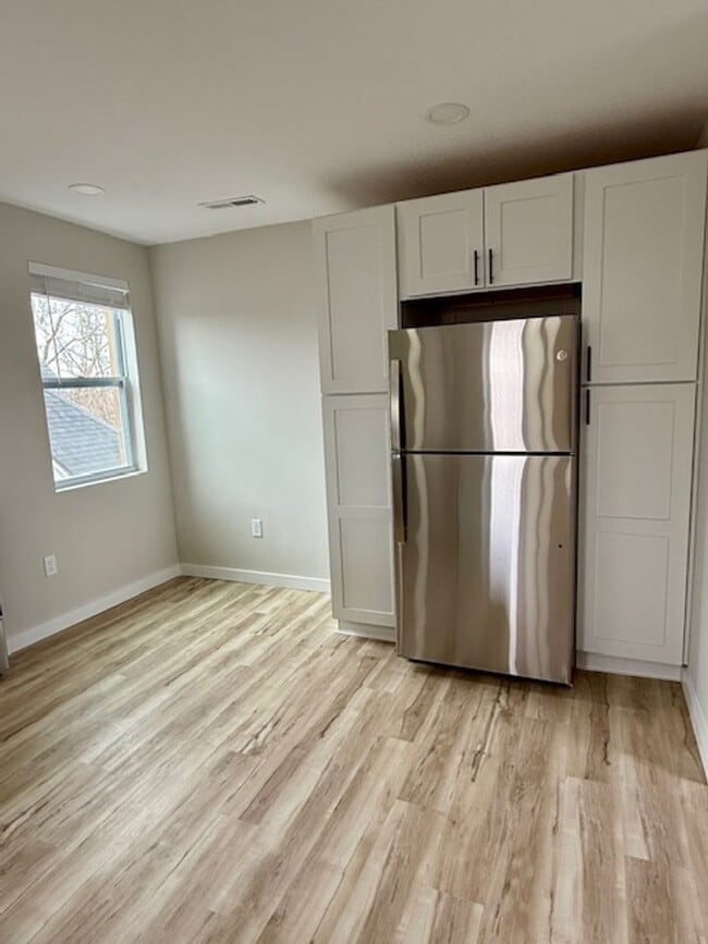 Photo - 939 Chateau Ave Unit Apt 3