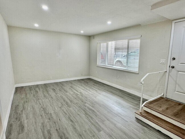 Photo - 5478 Vicente Way