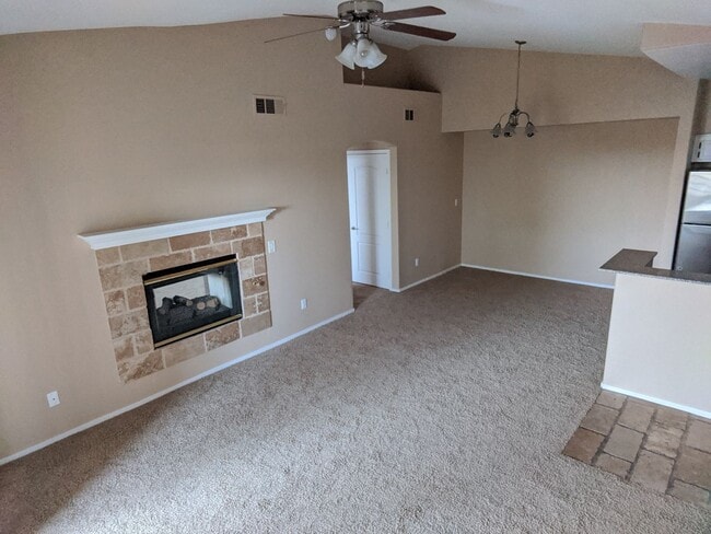 Photo - 1709 King James St