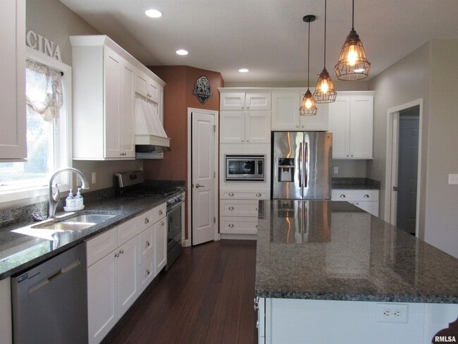 Photo - 405 E Palace Row