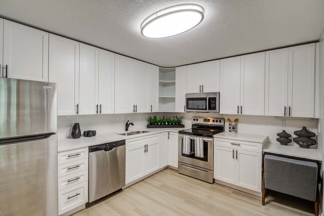 Kitchen - Avana Minnetonka Apartments