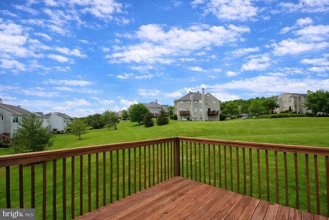 Photo - 115 Farrington Ct