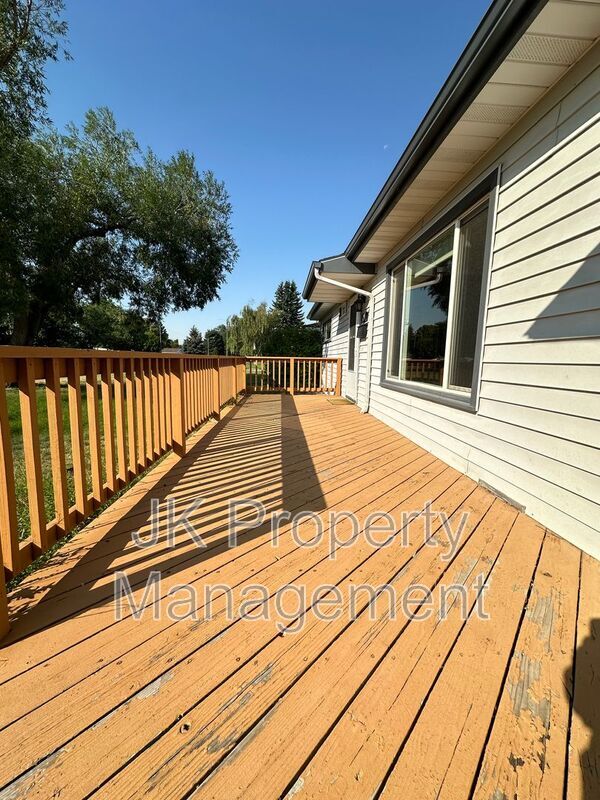 Photo - 710 48th St S