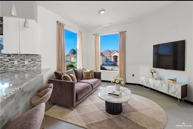 Photo - 800 New Orleans Cir