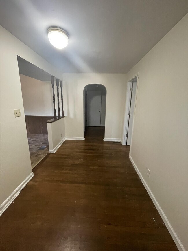 Photo - 207 E 19th St