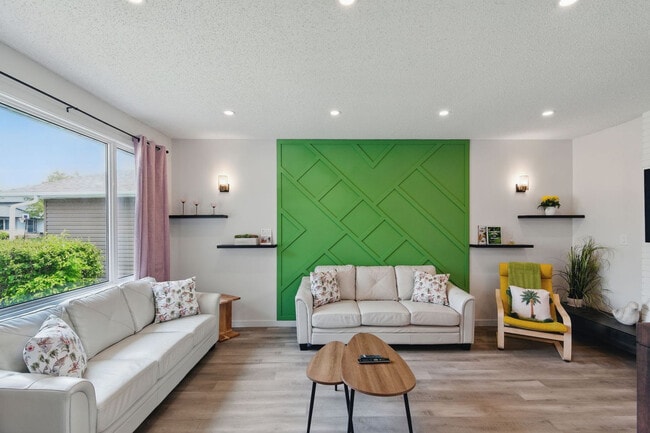Photo - 10719-1042A 42a Ave NW Unit SI ID1564645P