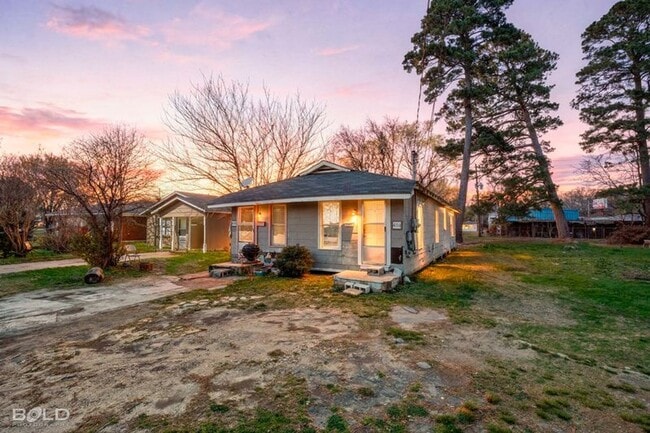 Photo - 458 E 71st St