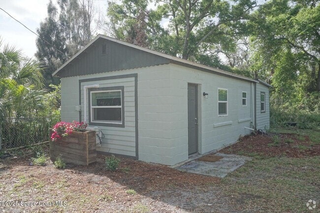 Building Photo - 2850 Shwonda Ave NE Rental