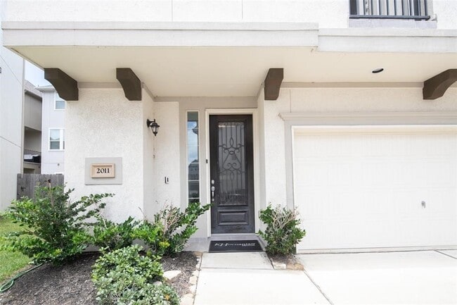 Photo - 2011 Royal Landing Dr