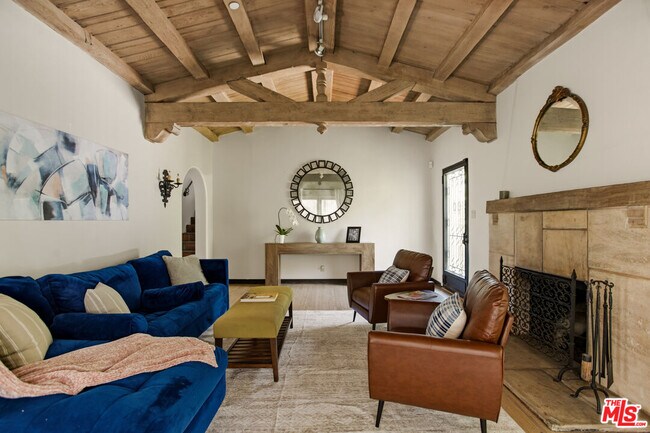 1407 N Beverly Dr