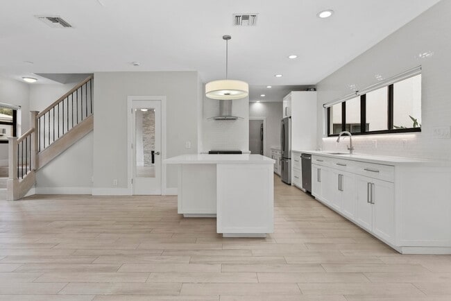 Photo - 1121 Bel Air Dr