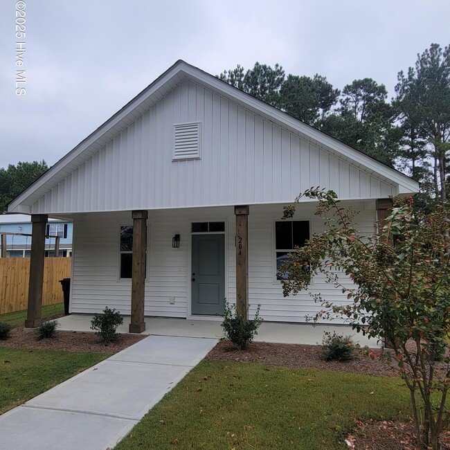 Building Photo - 204 S Johnson St Rental
