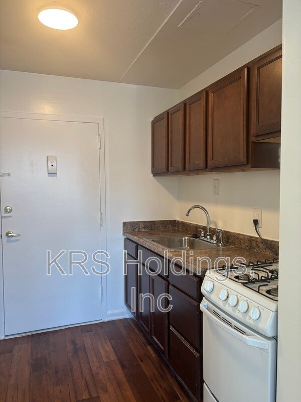 311 W Franklin St Unidad 1208