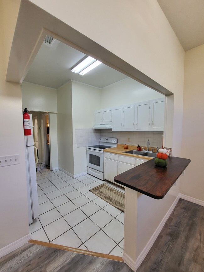 Building Photo - 207 W King St Unit B