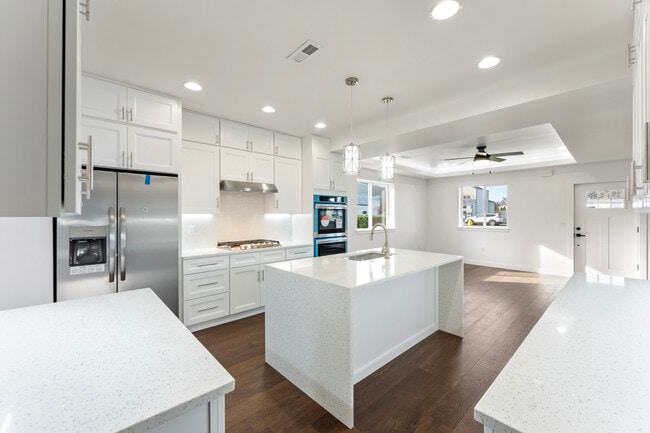 Photo - 413 S Trade St