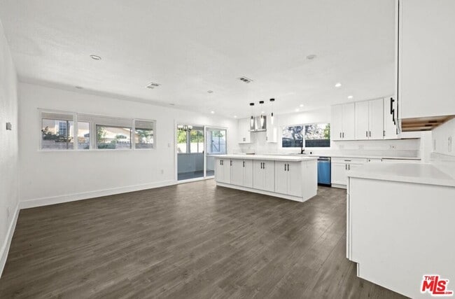 6257 Lindley Ave