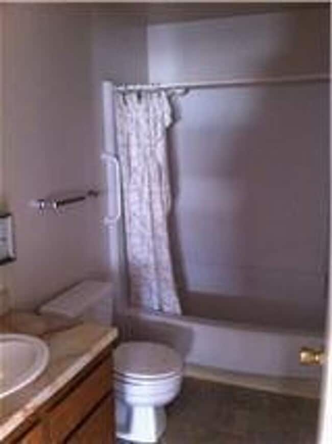 Photo - Townhome in 4-plex - near UNR - off street parking