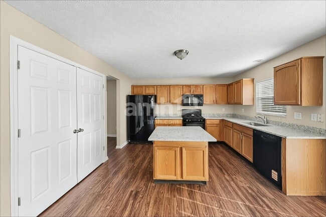 4024 Walnut Crossing Dr