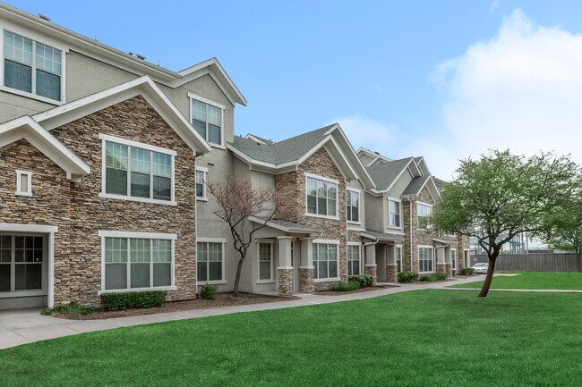Photo - Delafield Villas