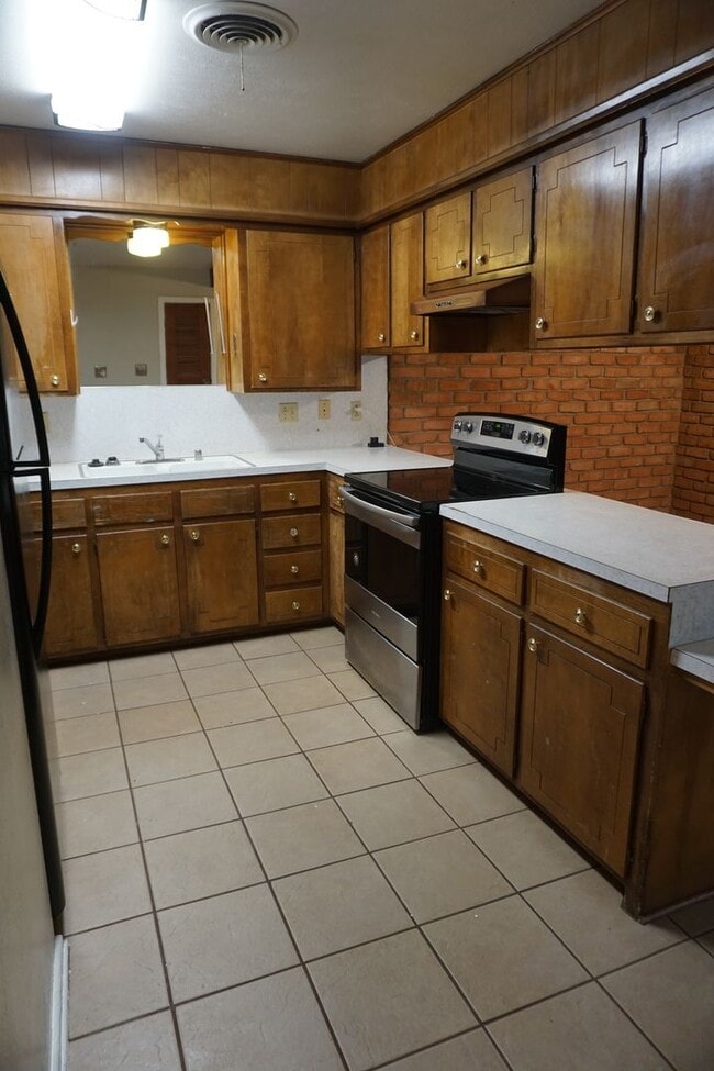 Photo - 3821 51st St