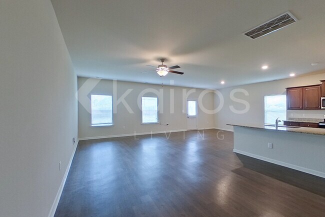 Photo - 1067 Pilgrim Ln