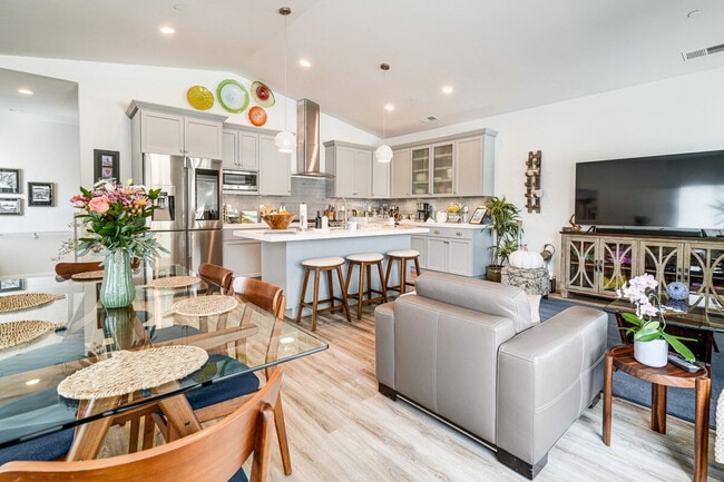 Photo - 578 Kelly Ave Unidad ID1305166P