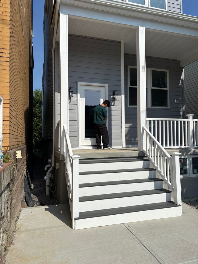 Building Photo - 2535 Allequippa St Rental