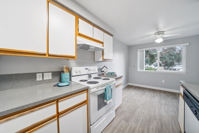 Photo - Crestbrook Apartments
