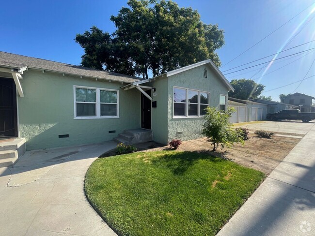 Building Photo - McKenzie 1107-1109 Unit 1109 E McKenzie Ave Rental