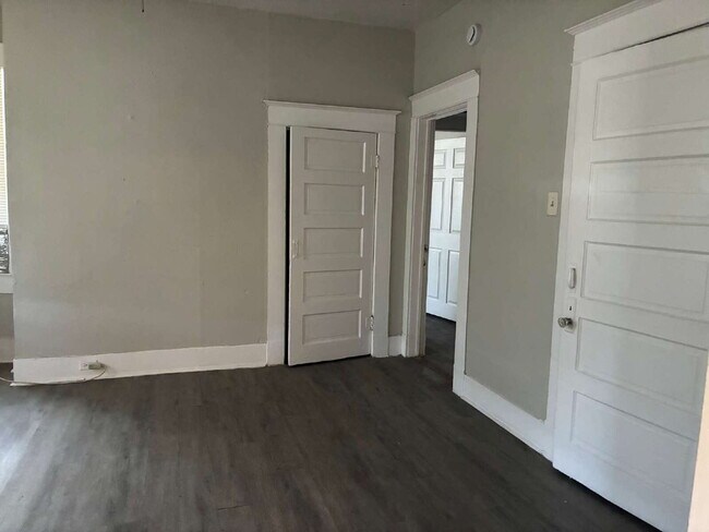 Application Special - South Side One Bedroom Apartment for Rent