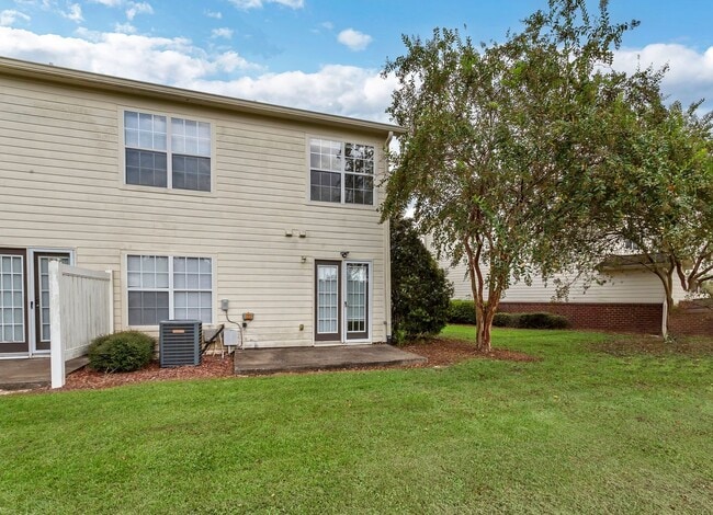 Photo - 735 Majestic Dr
