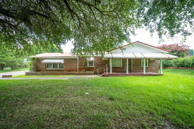 Building Photo - Hot Listing! Modern 3BR/2BA in Talladega –...
