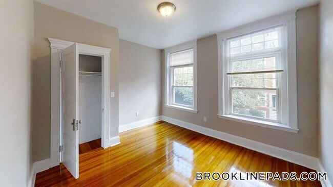 Photo - 7 Strathmore Rd Unit 2