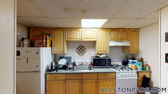 Photo - 15 Glenville Ave Unit B6