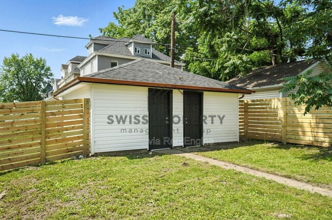 Photo - 889 E Livingston Ave