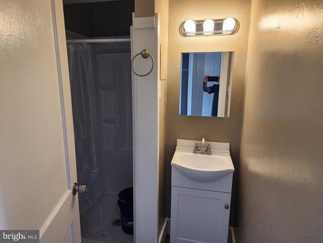 Building Photo - 1816 Valley Ave Unit 3