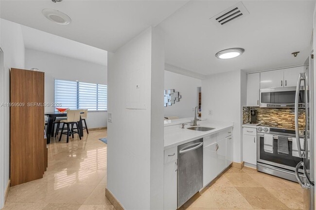 Photo - 540 Brickell Key Dr Unit 500