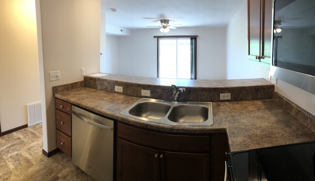 Kitchen Looking Into Living Room - 1902 Wrigley St Condominio Unidad 1902