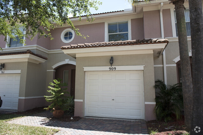 Building Photo - 909 Seminole Palms Dr Rental