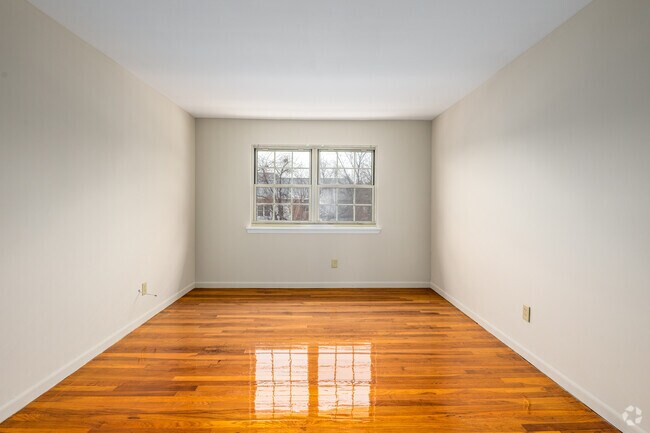 2BR, 1BA - 1,063SF - Second Bedroom