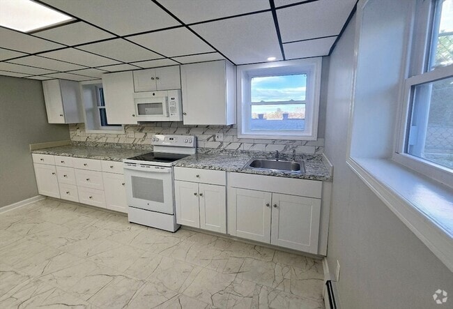 Building Photo - 250 Northern Blvd Unit Lower Rental