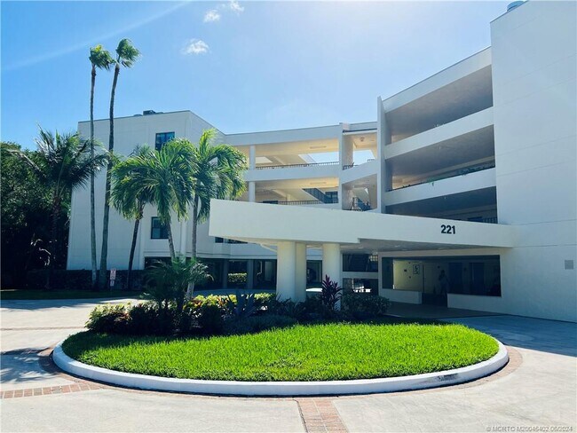Photo - 221 NE Plantation Rd Unit 215