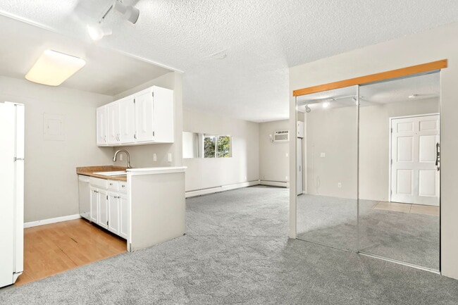 Photo - 1200 Golden Cir