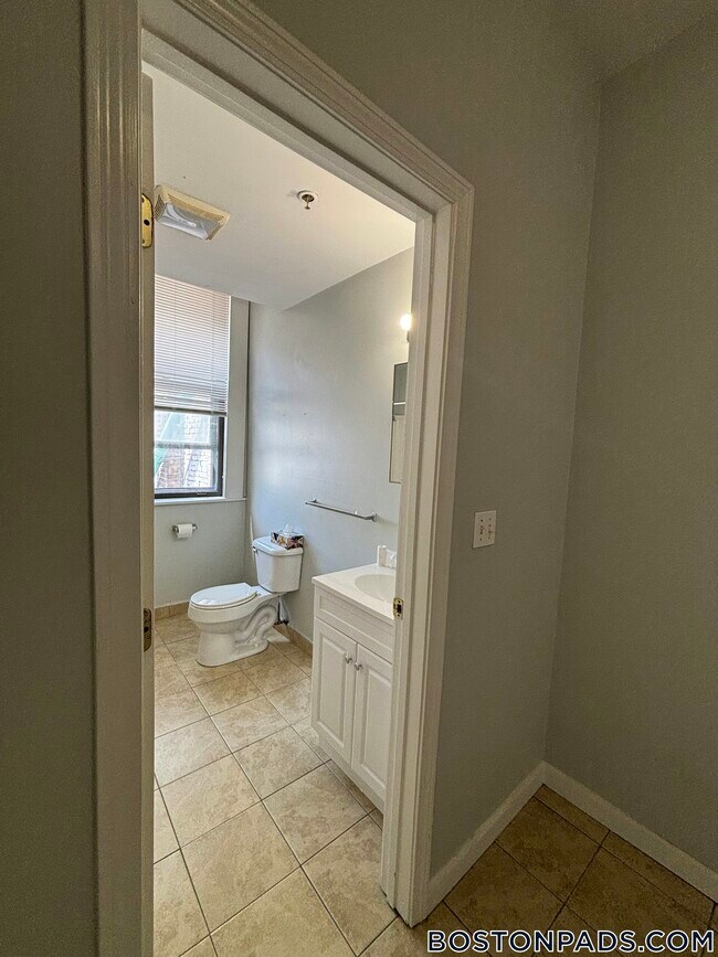 60 Franklin St Unit 205