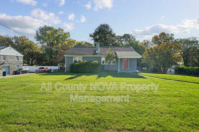 Building Photo - 4605 Henderson Rd