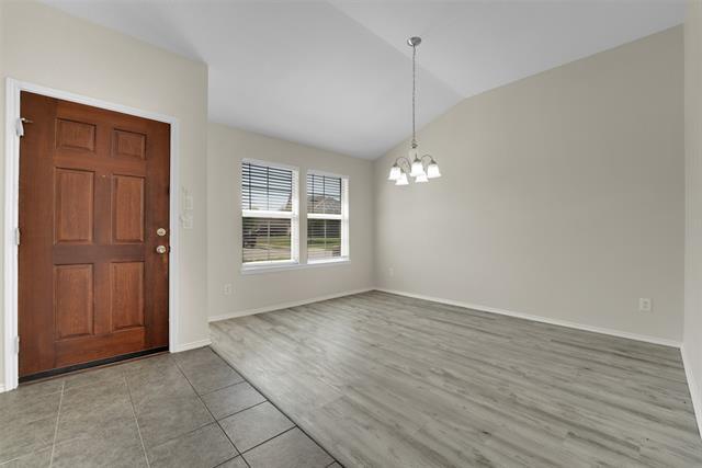 Photo - 305 Woodridge Dr