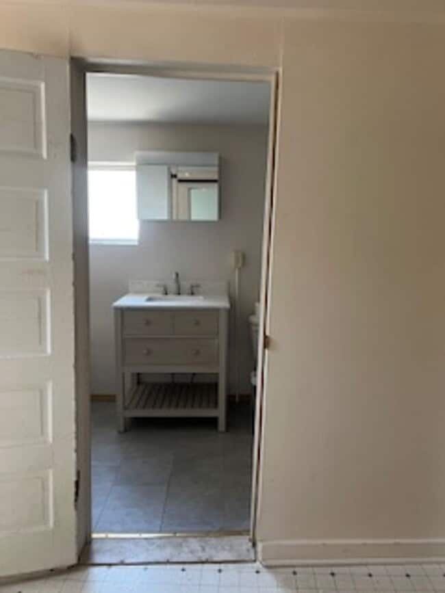 Photo - 2 Bedroom House with Fenced Back Yard