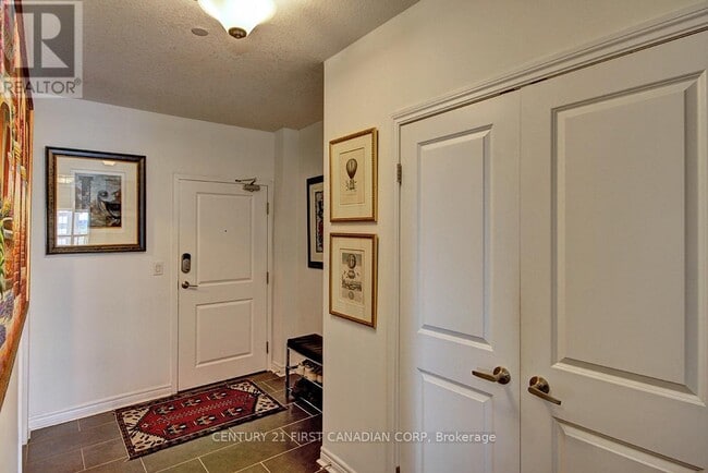 Photo - 330 Ridout St N Unit 2108